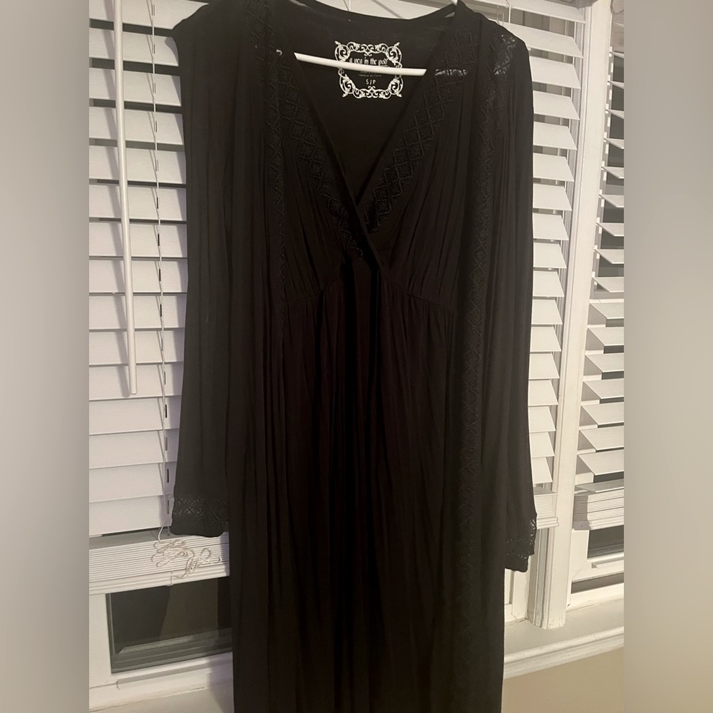 A Pea in the Pod Size Small Maternity Nightgown and Robe